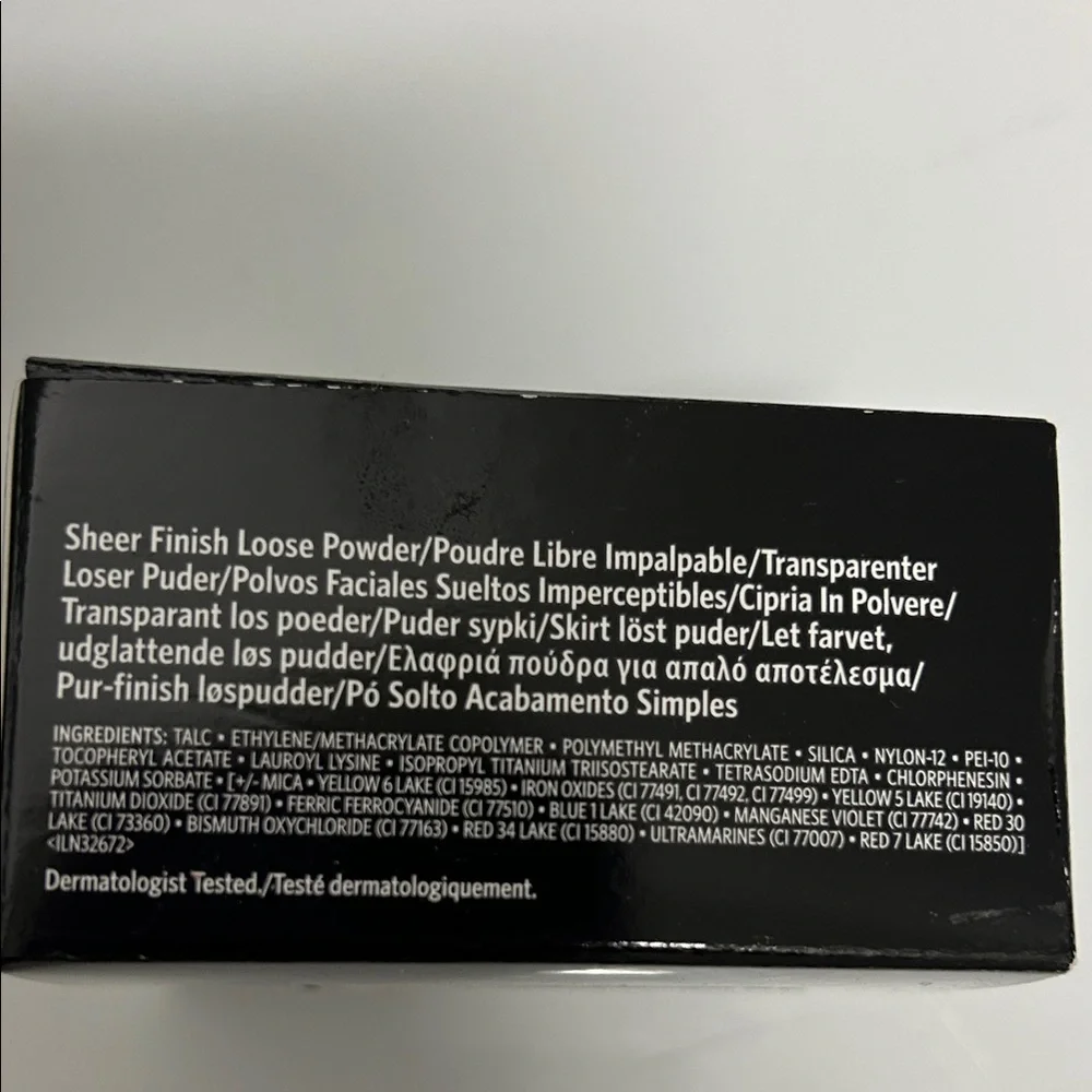 Bobbi Brown Sheer Finish Loose Powder - Soft Sand
